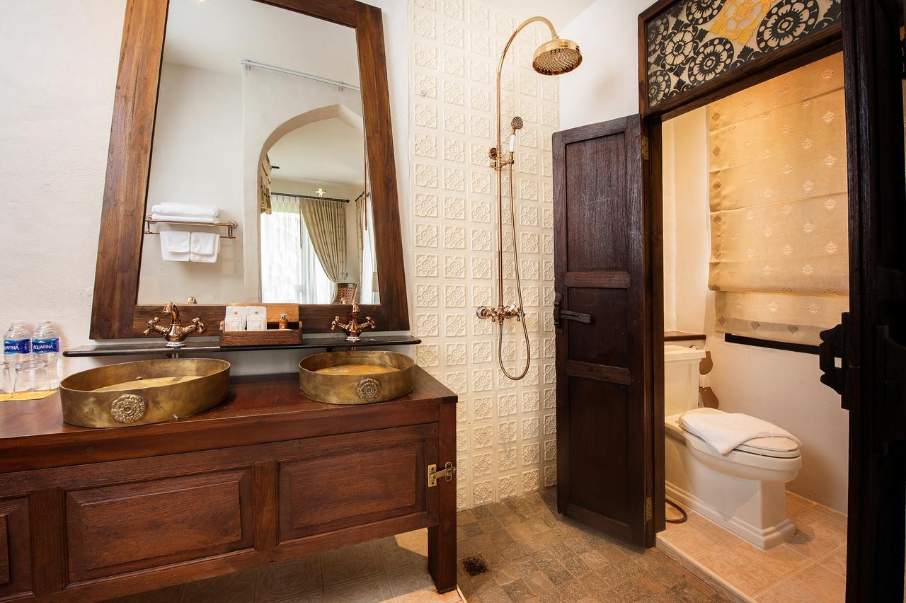 Shinnabhura Historic Boutique Hotel بيتسانولوك المظهر الخارجي الصورة
